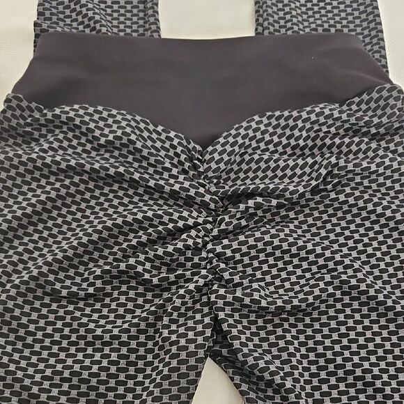 Black and Gray Leggings With Butt-Lift - Picture 14 of 16